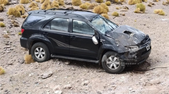 Accidente en la Cordillera: Turistas volcaron en el camino al volcán del Piscis