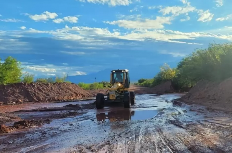 Tras las intensas lluvias persisten cortes en rutas locales