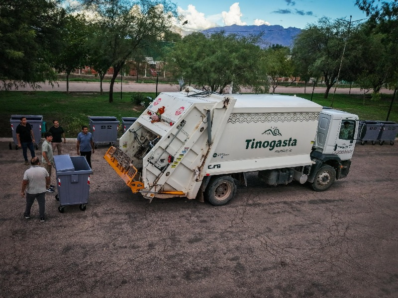 Servicios Públicos incorporó nuevos contenedores en barrios de la ciudad
