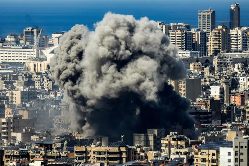 Irán lanza siete andanadas de misiles a Israel