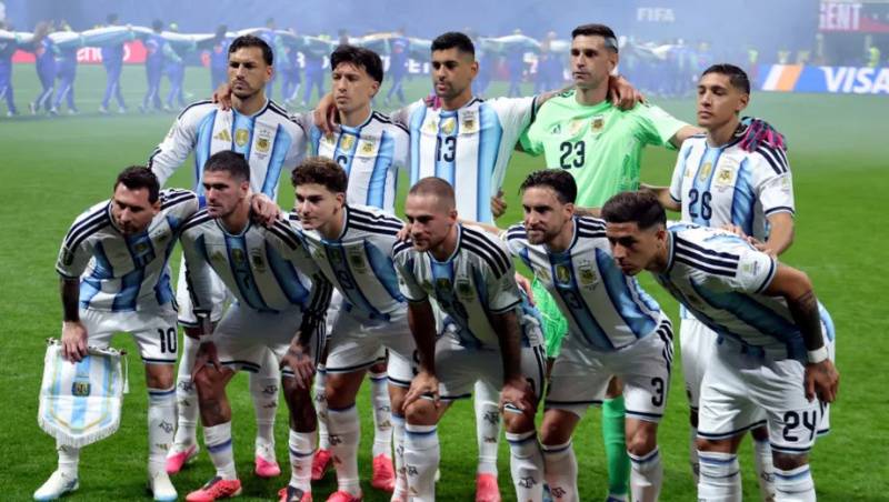 La Selección argentina se mide con Inglaterra en busca de una nueva final