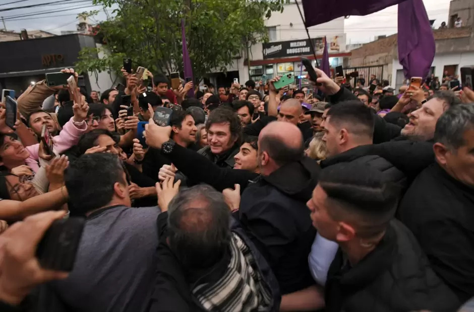 El Presidente sufrió un golpe y denuncian fallas en el operativo de seguridad